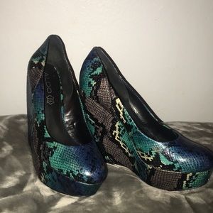 ALDO Multi-Blue Snakeskin Wedge